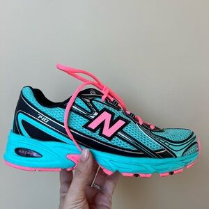 Women’s Turquoise/Pink New Balance shoes size 8